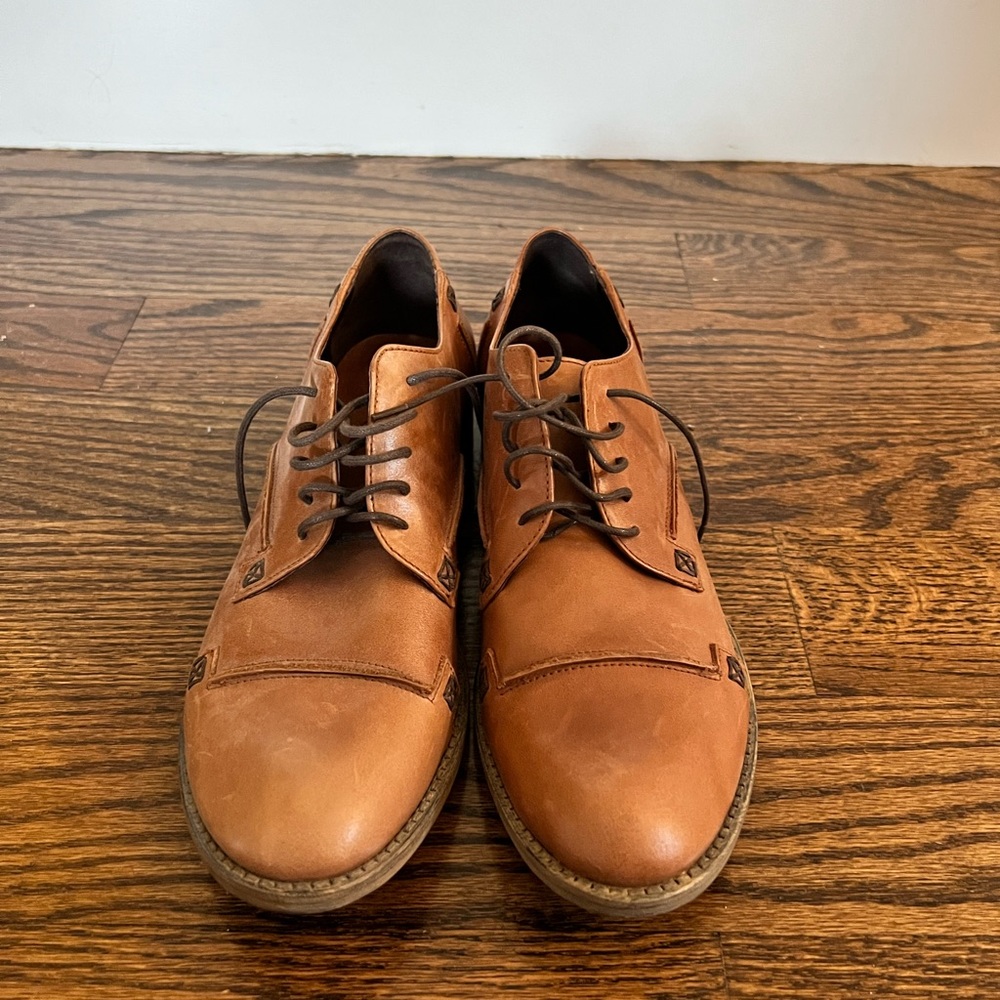 Charles David genuine leather shoes.